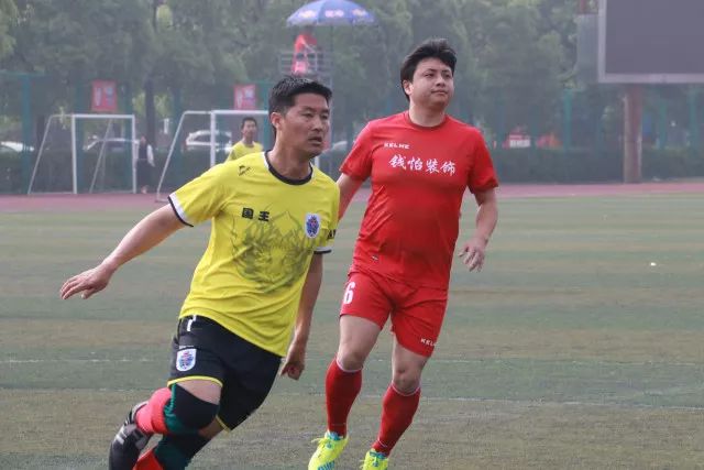 戈茨与阿贾克斯即将达成协议，转会费5500万或5800万